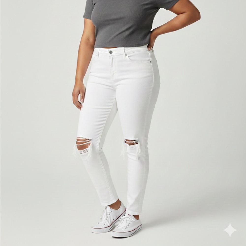 Levi's Women's White Skinny Jeans 711 distressed w31 L32 like new stretchy